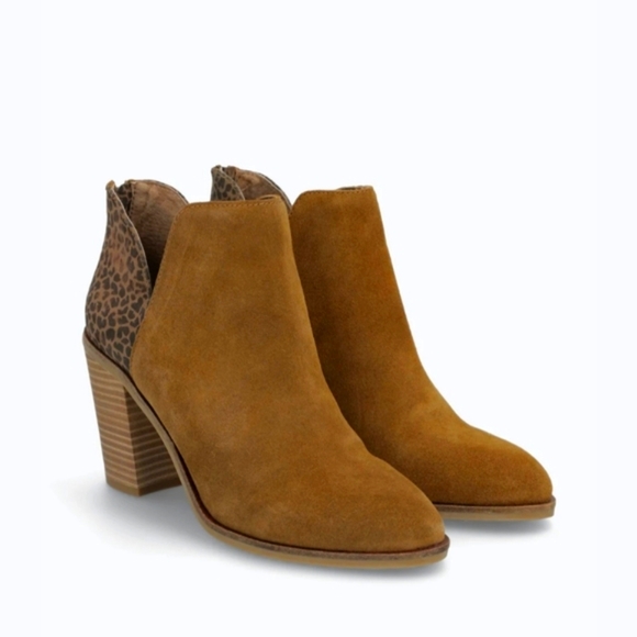 DV by Dolce Vita Shoes - DV8 Shai Mixed Material Heeled Bootie in faux leather size 6.5